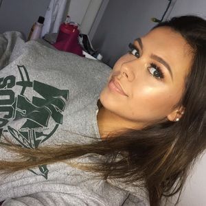 Meet your Posher, Shea